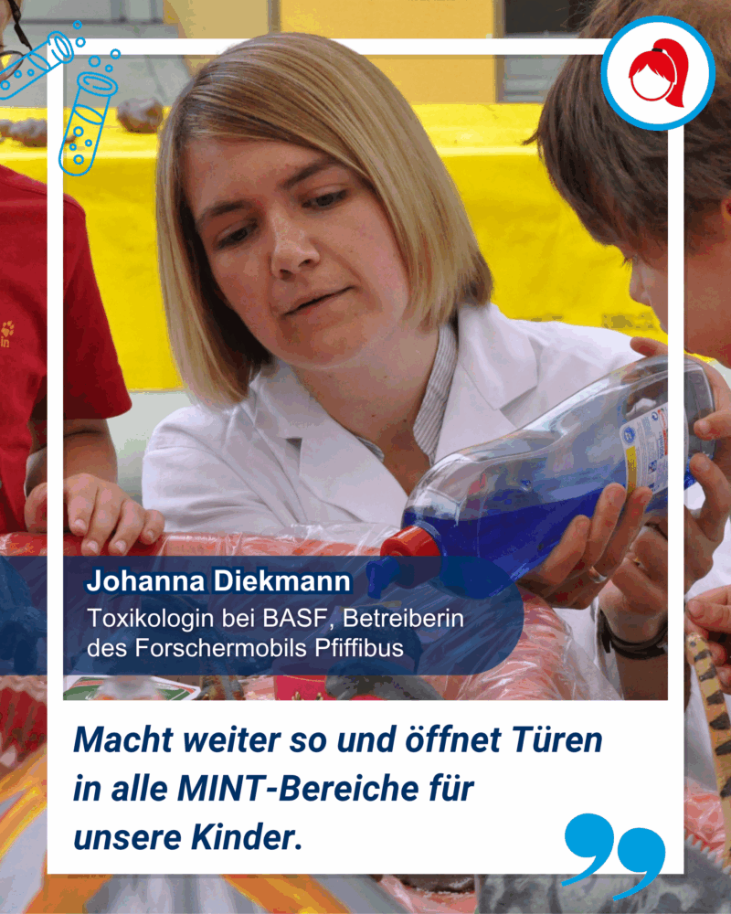 Eine Frau in einem weißen Laborkittel schüttet eine Flüssigkeit aus einer blauen Flasche in einen Behälter, umgeben von Kindern. Der Text sagt, sie sei Johanna Diekmann, eine Toxikologin. Ihr Zitat ist: "Macht weiter so und öffnet Türen in alle MINT-Bereiche für unsere Kinder.