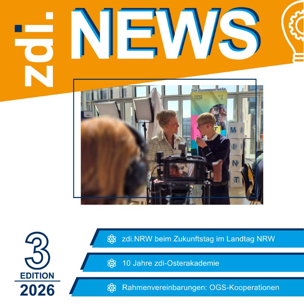 Zwei Personen unterhalten sich bei einer Indoor-Veranstaltung vor einer Kamera. Das Bild gehört zu "zdi.NEWS 3/2026" und zeigt Themenschwerpunkte: zdi.NRW beim Zukunftstag im Landtag NRW; 10 Jahre zdi-Osterakademie; Rahmenvereinbarungen: OGS-Kooperationen